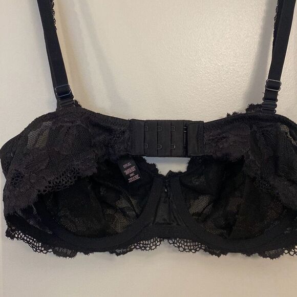 Victoria’s Secret body by Victoria underlined Demi bra, size 36C - Picture 6 of 8